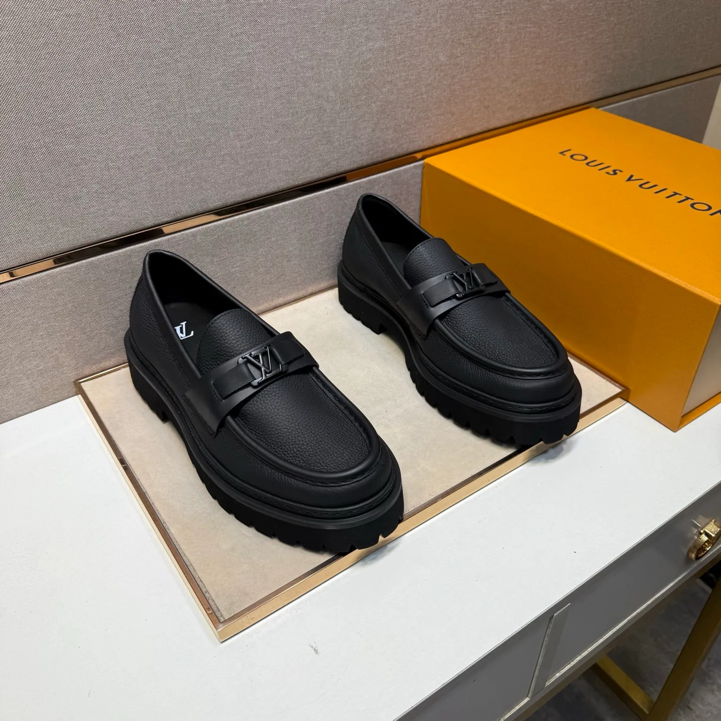 Men's men's shoes 💰pp620【Lv～】Men's casual leather shoes 2025z cabinet sales simultaneously 🔶Size: 39-44 #️⃣ 🔷3 colors🔜The upper is made of cowhide stitching ➕Cowhide lining, comfortable and breathable, sole: original comfortable and wear-resistant outsole, ⚠️real thing📱photographed🎬real thing is better📢📢📢